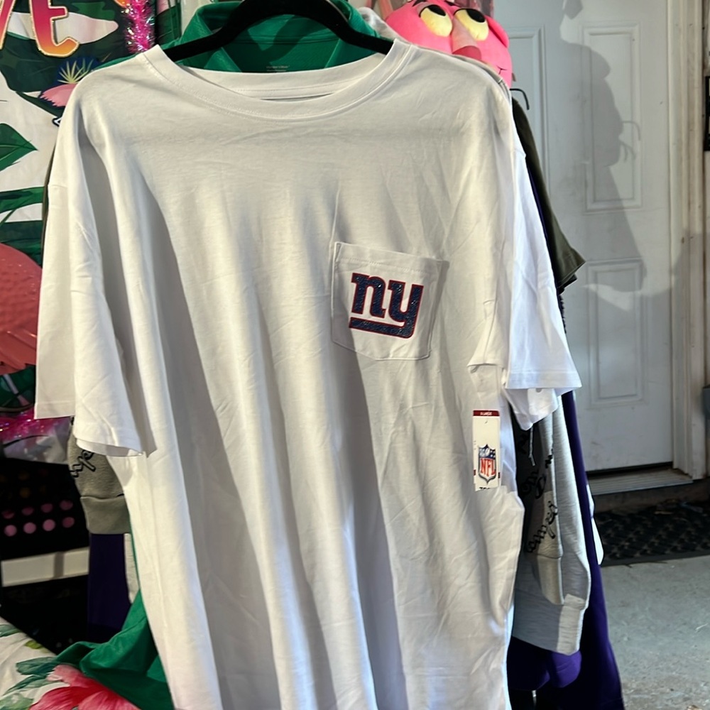 Women’s New York Giants T-shirt size xl with Tag pocket great graphics 25 news